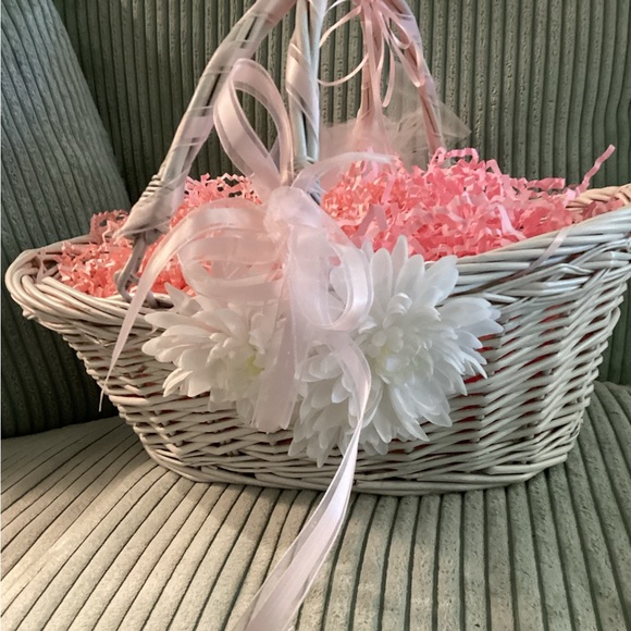 Lrg White Easter Basket w/Pink & White Decor - Picture 6 of 7